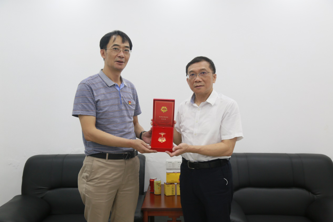 共忆党史话初心，矢志不渝跟党走 ——白云山光华公司“七一”前夕慰问离休干部刘玉珍同道