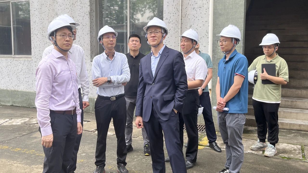“五一”节前，广药集团党委副书记、副董事长、总经理杨军带队到白云山光华公司发展安全查抄工作
